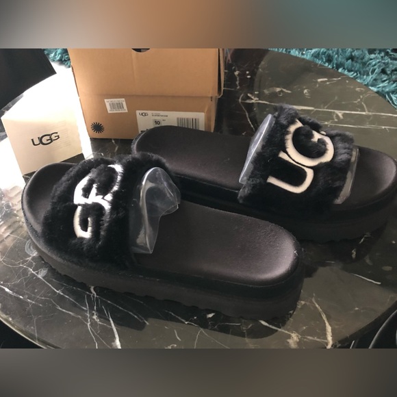 New UGG women’s sandals ~ size 10~ in black - Picture 1 of 6